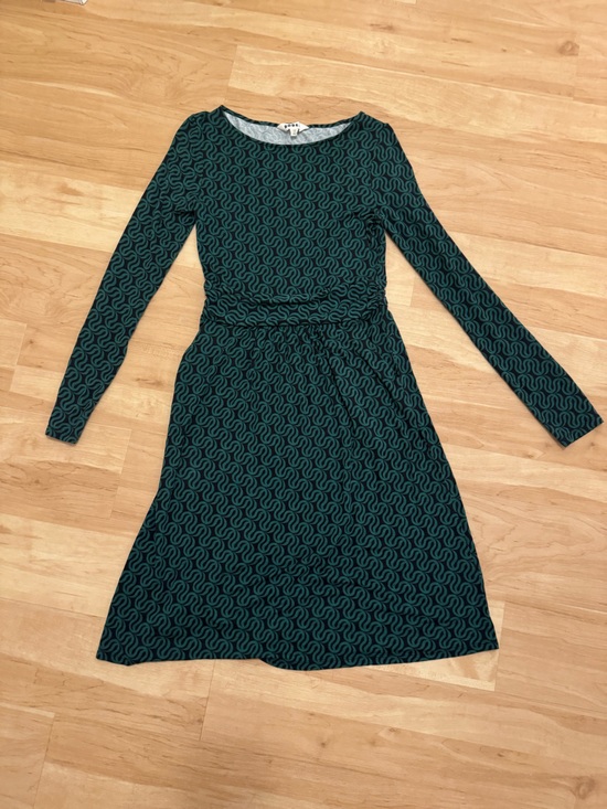 Boden Dresses & Skirts - Boden Midi Dress Long Sleeve Green and Black Patterned with Pockets Size 2